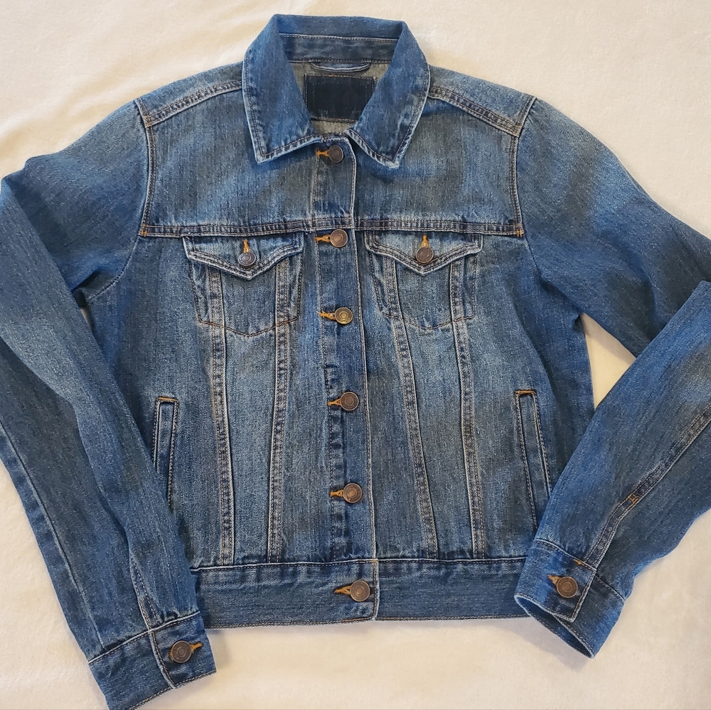 Classic medium Blue Denim Jacket cropped at waist